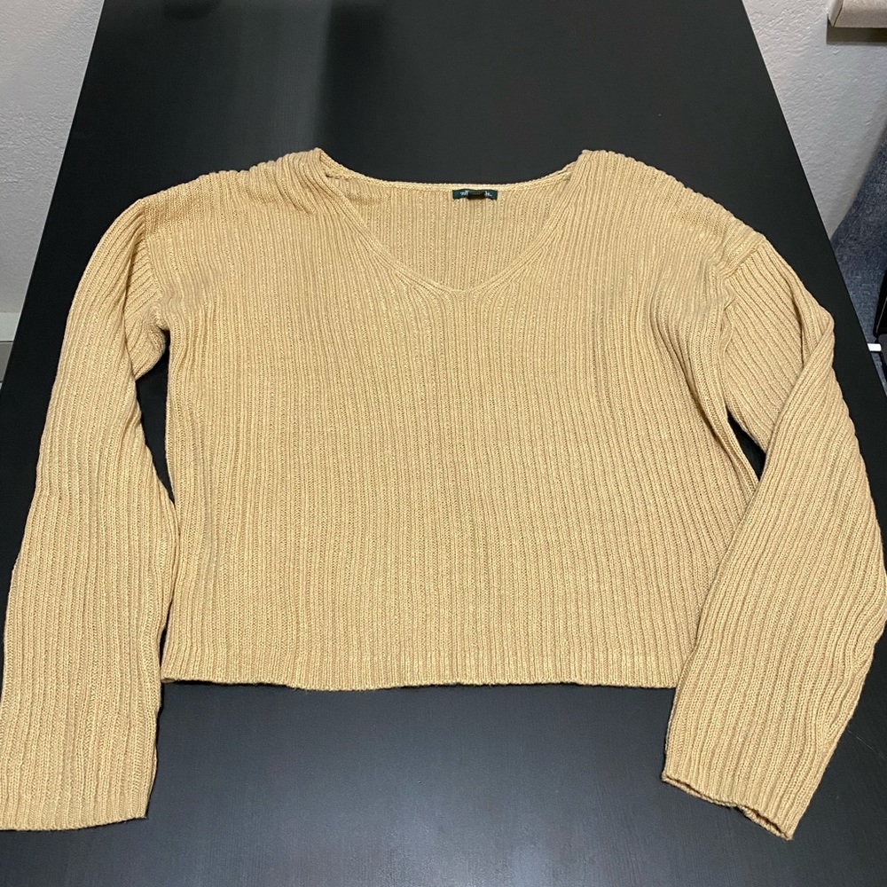 Mustard yellow / tan v neck sweater